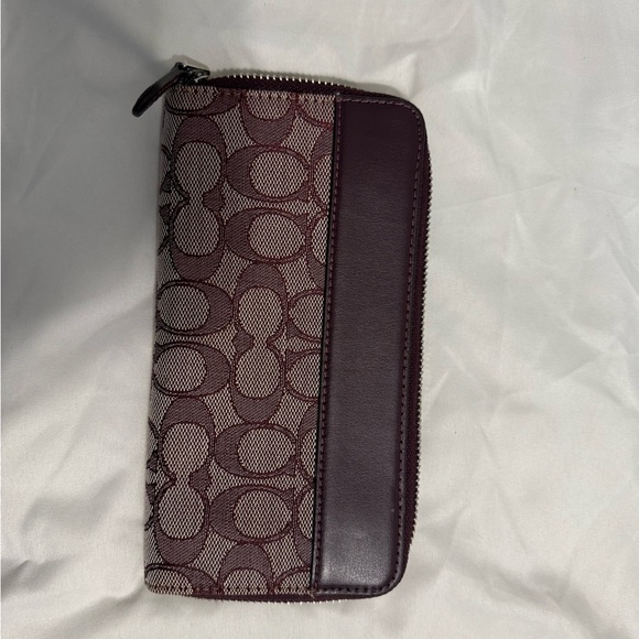 Coach long zip around - Picture 2 of 3